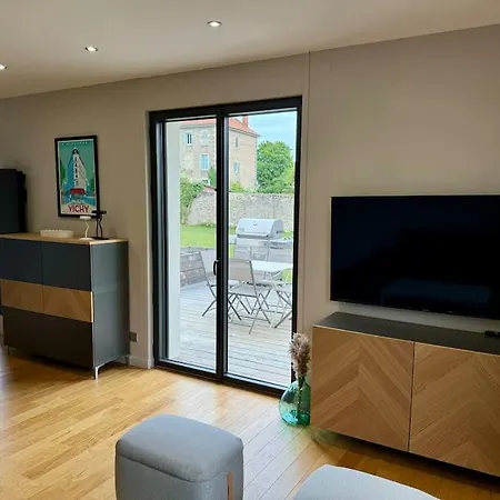 Hébergement de vacances Maison Moderne Au Calme à *