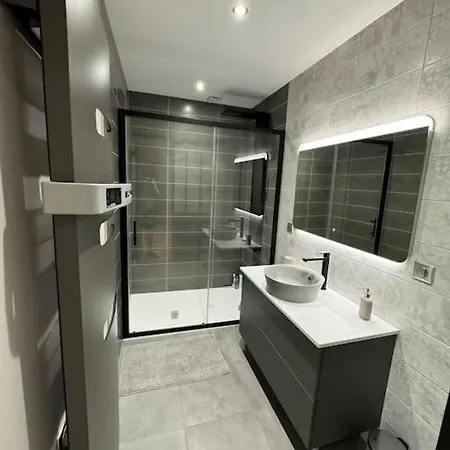 Maison Moderne Au Calme à Hébergement de vacances *