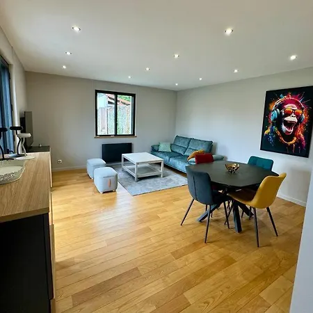 Hébergement de vacances Maison Moderne Au Calme à *