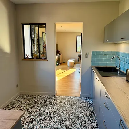 Maison Moderne Au Calme à *